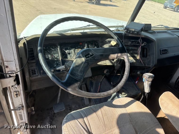 image for item NJ9253 1994 White GMC WG dump truck