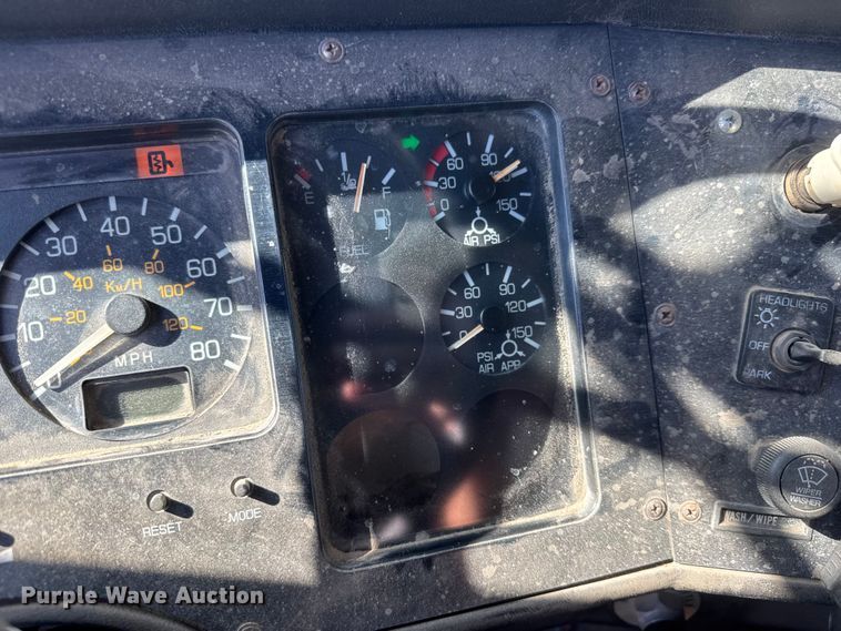 image for item NJ9253 1994 White GMC WG dump truck