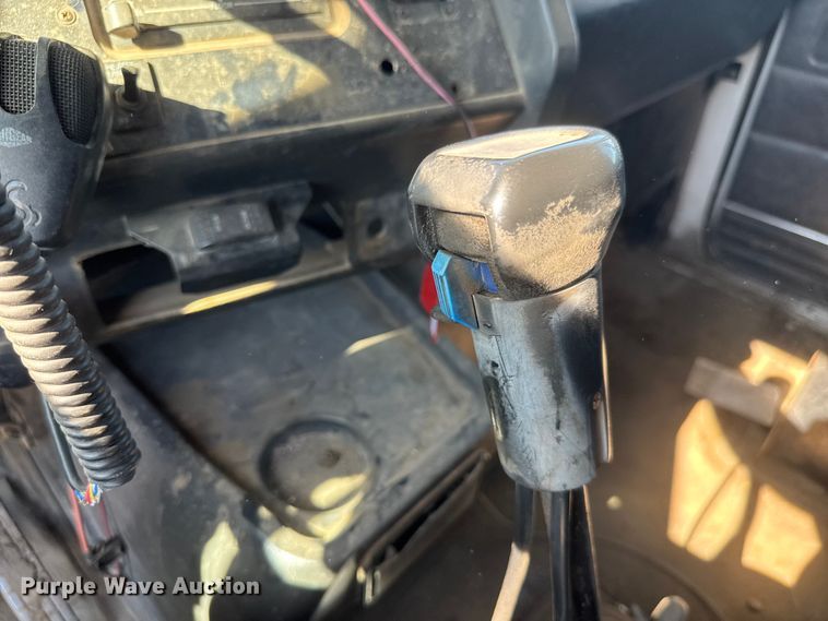 image for item NJ9253 1994 White GMC WG dump truck