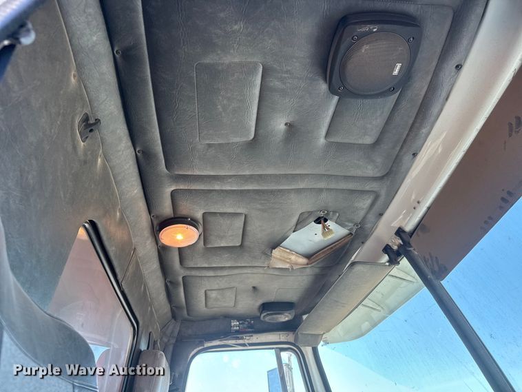 image for item NJ9253 1994 White GMC WG dump truck