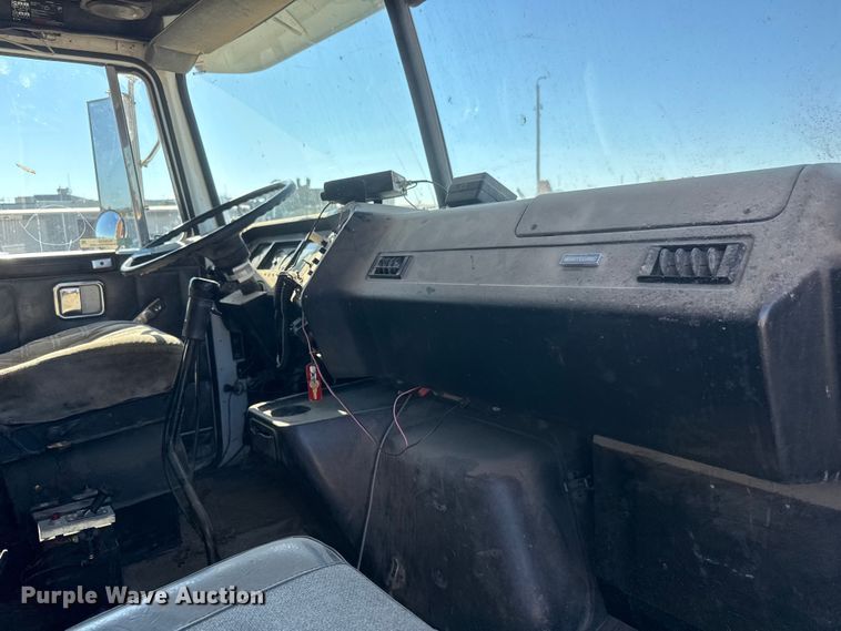 image for item NJ9253 1994 White GMC WG dump truck