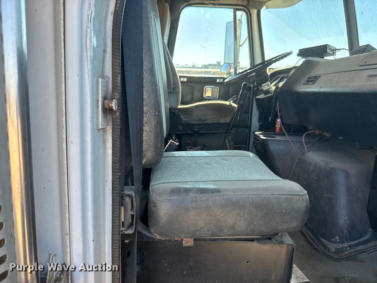 image for item NJ9253 1994 White GMC WG dump truck
