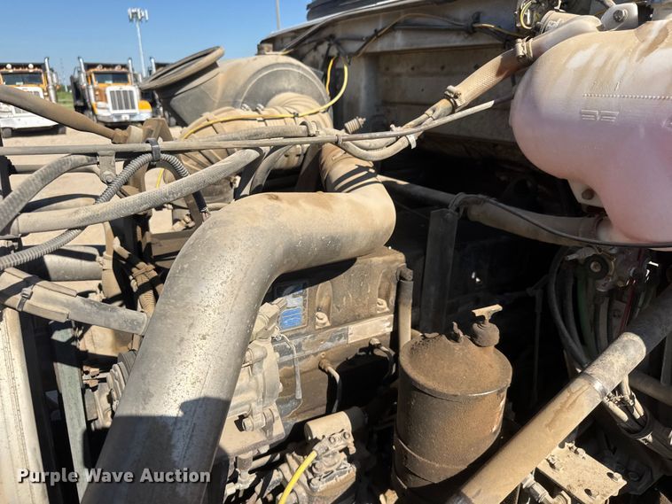 image for item NJ9253 1994 White GMC WG dump truck
