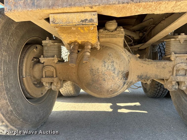 image for item NJ9253 1994 White GMC WG dump truck