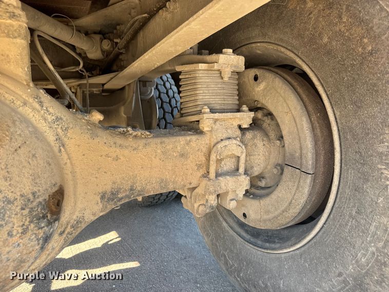 image for item NJ9253 1994 White GMC WG dump truck