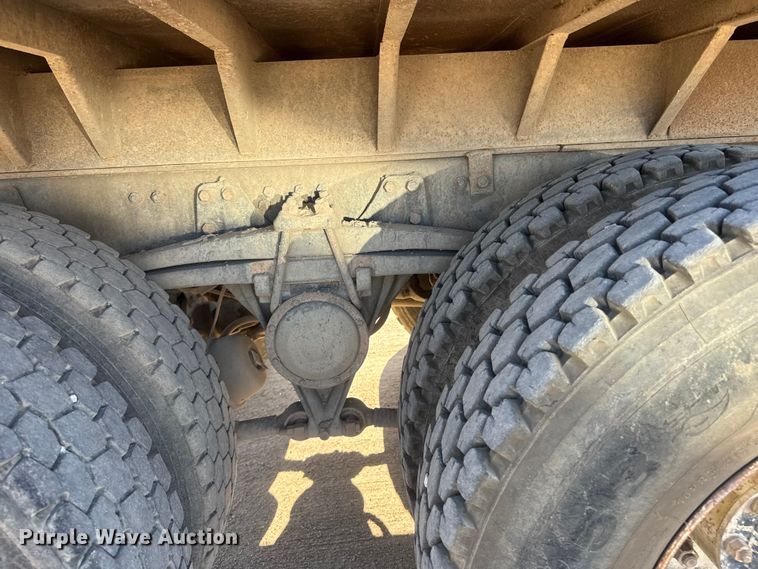 image for item NJ9253 1994 White GMC WG dump truck