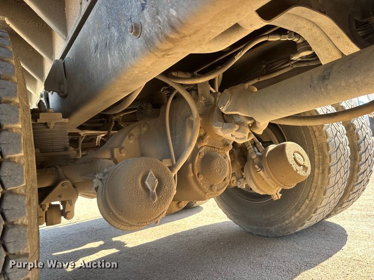 image for item NJ9253 1994 White GMC WG dump truck