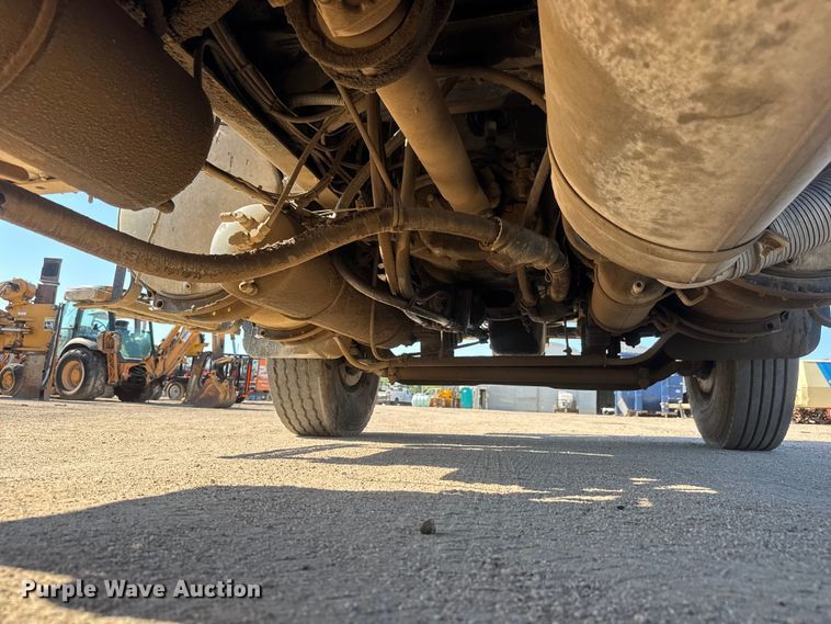 image for item NJ9253 1994 White GMC WG dump truck