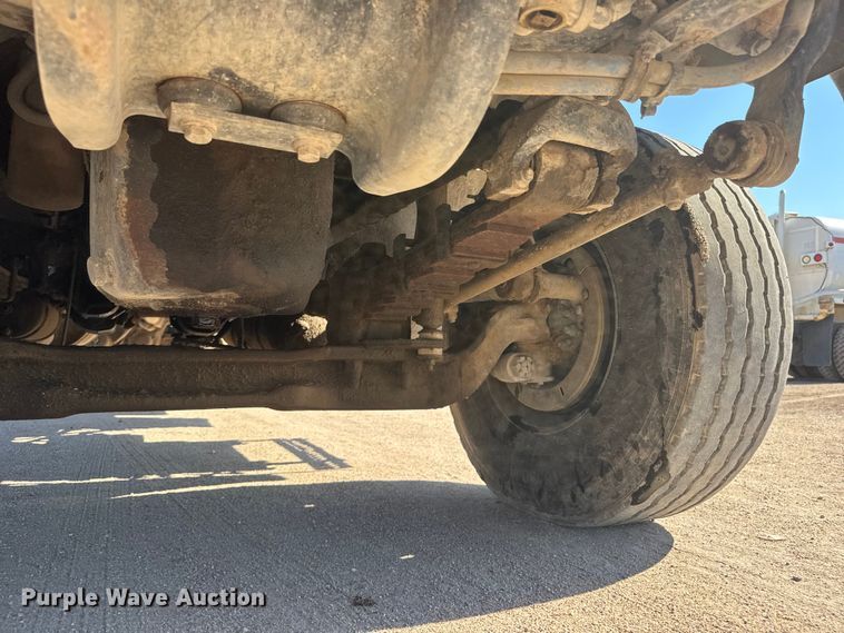 image for item NJ9253 1994 White GMC WG dump truck