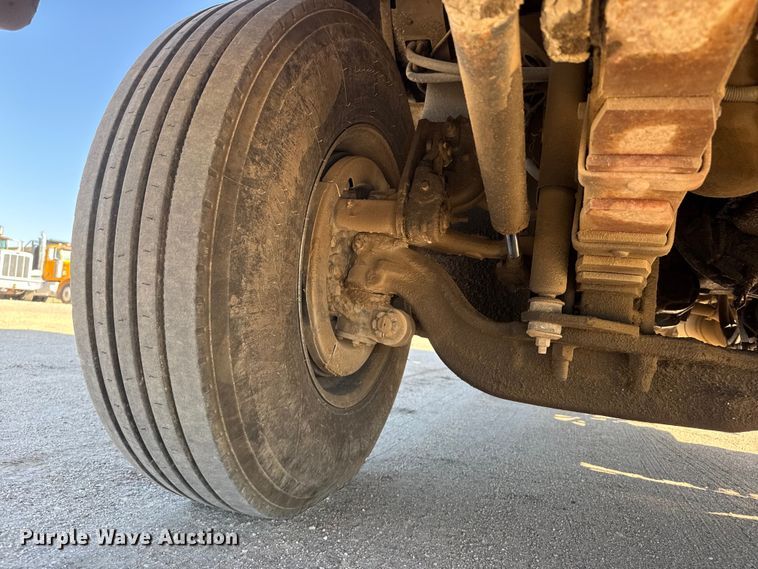 image for item NJ9253 1994 White GMC WG dump truck