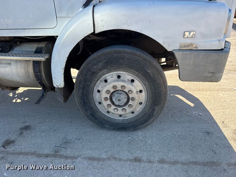 image for item NJ9253 1994 White GMC WG dump truck