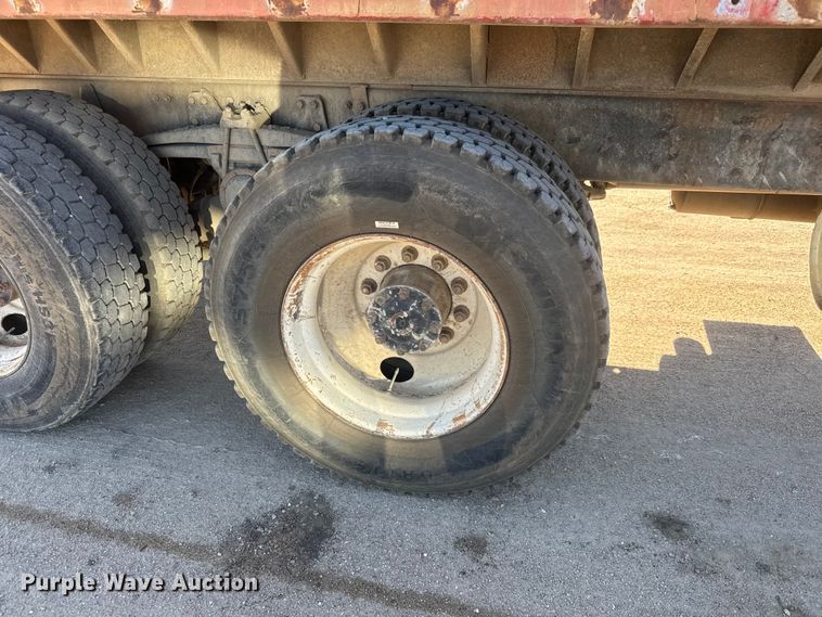 image for item NJ9253 1994 White GMC WG dump truck