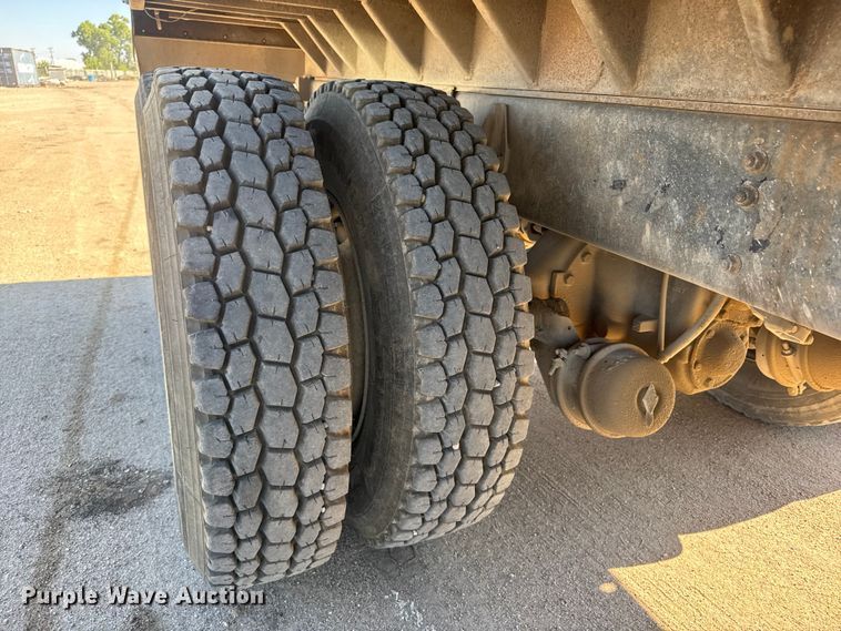 image for item NJ9253 1994 White GMC WG dump truck