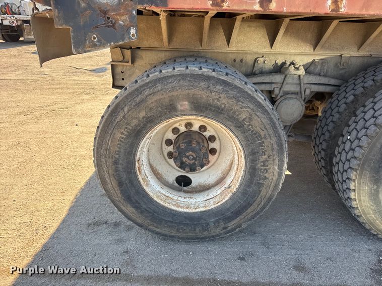 image for item NJ9253 1994 White GMC WG dump truck