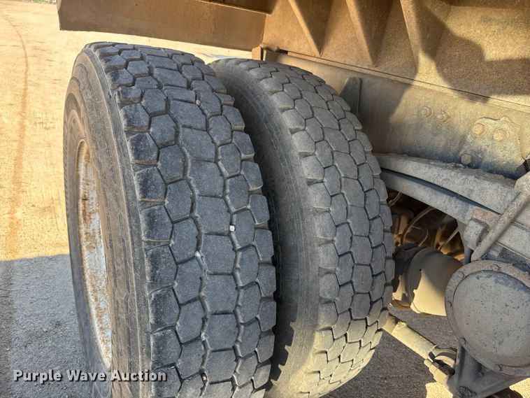 image for item NJ9253 1994 White GMC WG dump truck