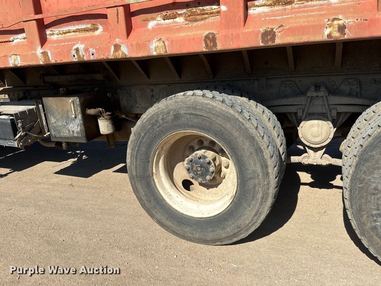 image for item NJ9253 1994 White GMC WG dump truck