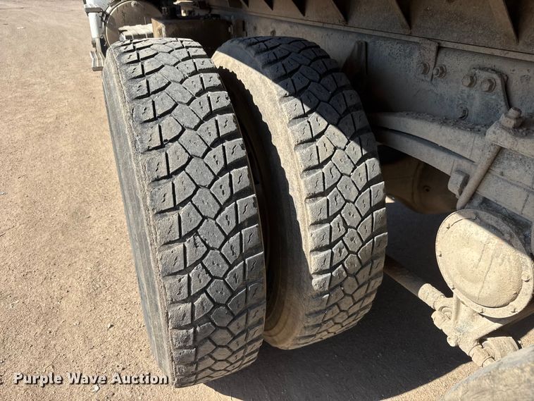 image for item NJ9253 1994 White GMC WG dump truck