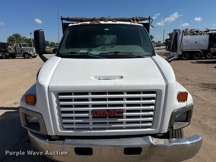 image for item NJ9255 2007 GMC C7500 dump truck