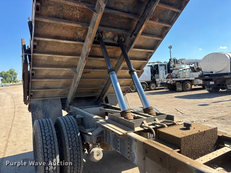 image for item NJ9255 2007 GMC C7500 dump truck
