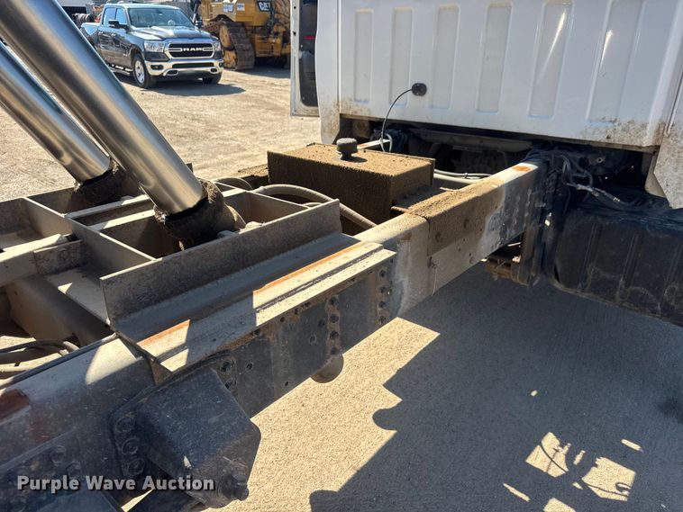 image for item NJ9255 2007 GMC C7500 dump truck