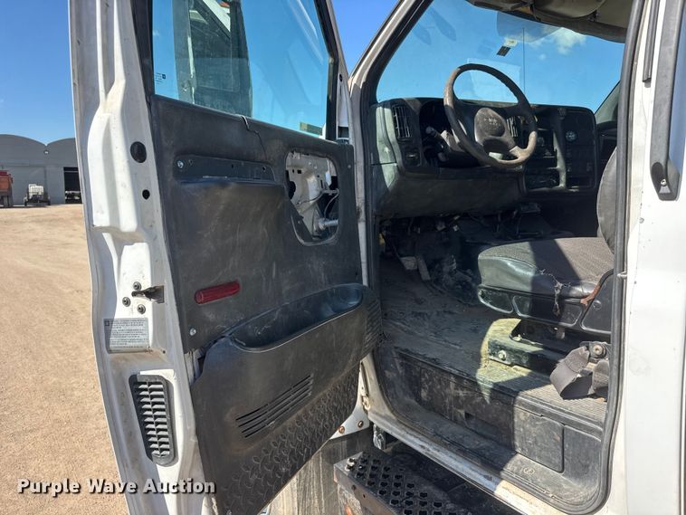 image for item NJ9255 2007 GMC C7500 dump truck