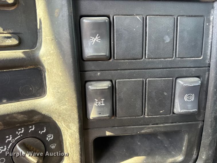 image for item NJ9255 2007 GMC C7500 dump truck