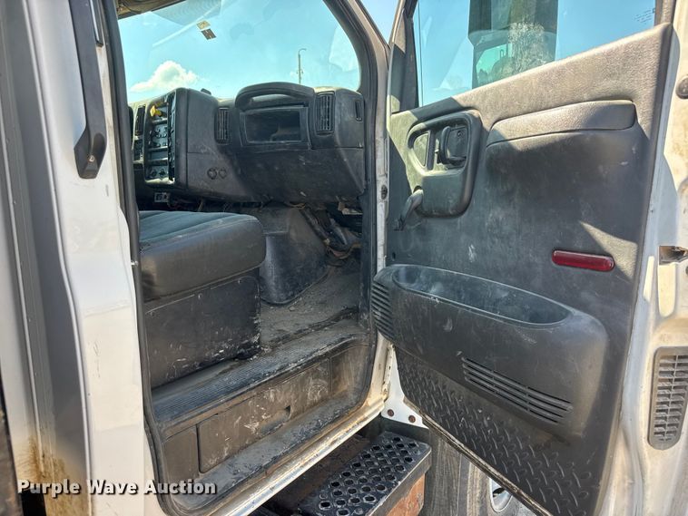 image for item NJ9255 2007 GMC C7500 dump truck