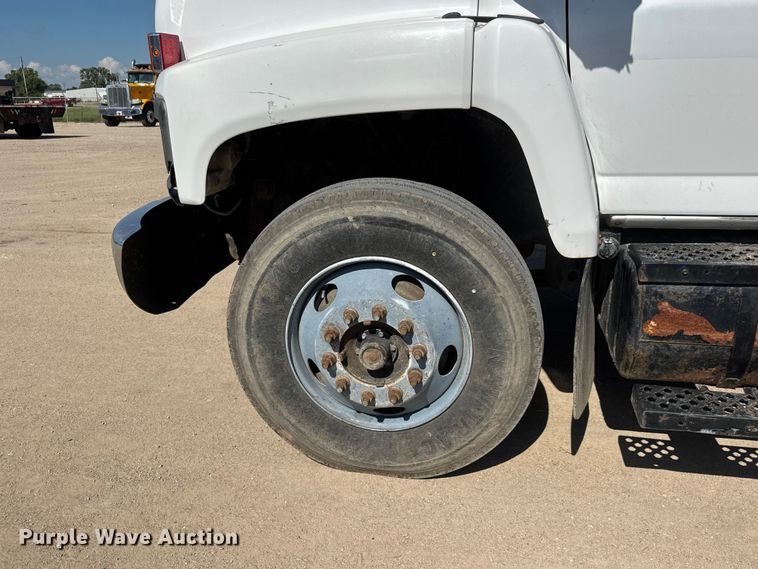 image for item NJ9255 2007 GMC C7500 dump truck