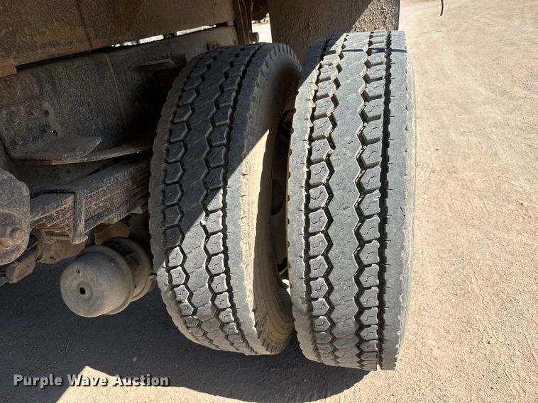 image for item NJ9255 2007 GMC C7500 dump truck