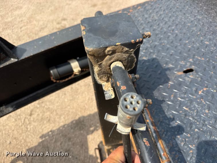 image for item NJ9258 2001 Trail King TKT20 tilt deck equipment trailer