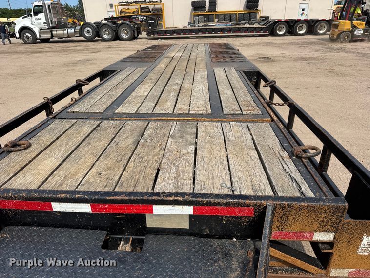 image for item NJ9258 2001 Trail King TKT20 tilt deck equipment trailer