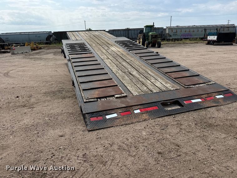 image for item NJ9258 2001 Trail King TKT20 tilt deck equipment trailer