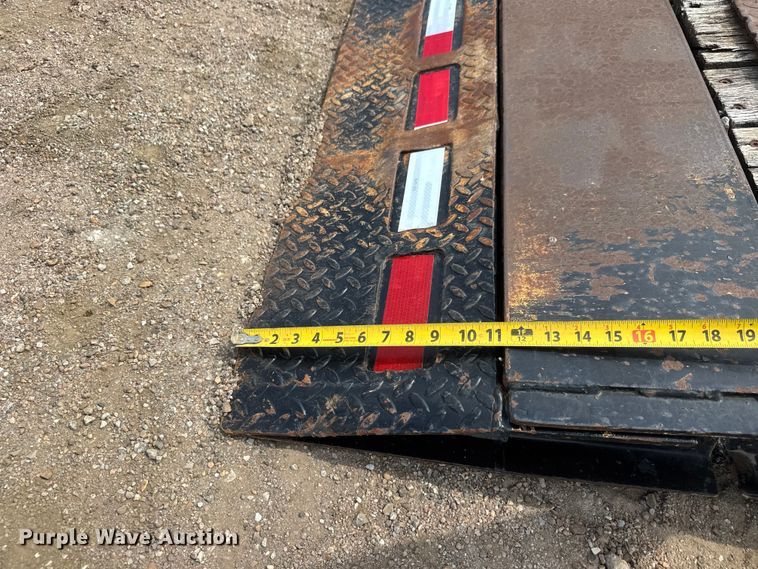 image for item NJ9258 2001 Trail King TKT20 tilt deck equipment trailer