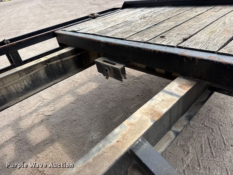 image for item NJ9258 2001 Trail King TKT20 tilt deck equipment trailer