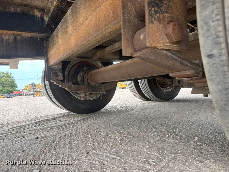 image for item NJ9258 2001 Trail King TKT20 tilt deck equipment trailer
