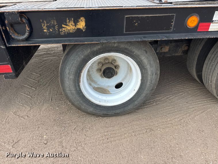 image for item NJ9258 2001 Trail King TKT20 tilt deck equipment trailer