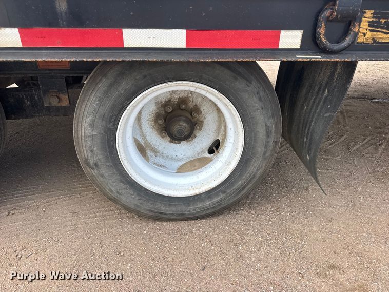 image for item NJ9258 2001 Trail King TKT20 tilt deck equipment trailer