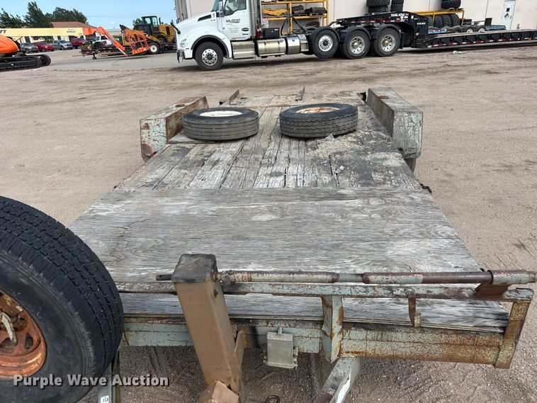 image for item NJ9259 1994 Gold Star flatbed trailer