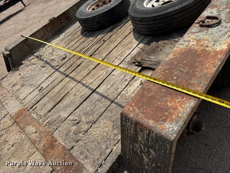image for item NJ9259 1994 Gold Star flatbed trailer