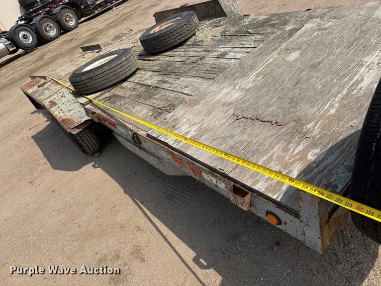 image for item NJ9259 1994 Gold Star flatbed trailer