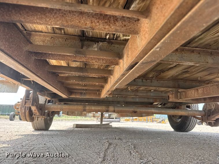 image for item NJ9259 1994 Gold Star flatbed trailer