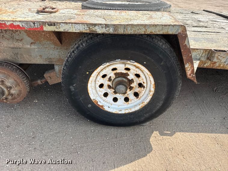 image for item NJ9259 1994 Gold Star flatbed trailer