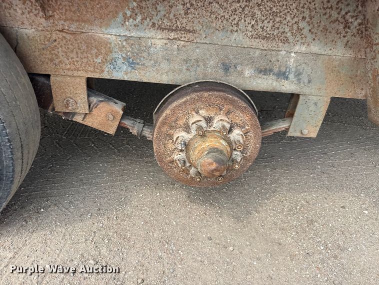 image for item NJ9259 1994 Gold Star flatbed trailer