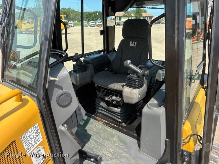 image for item NJ9260 2013 Caterpillar D5K2 XL dozer