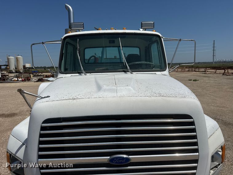 image for item NJ9265 1992 Ford Aeromax L9000 pulling truck