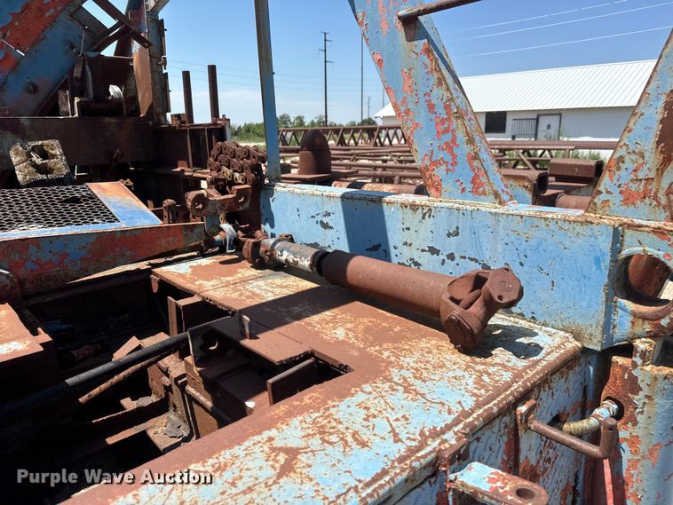 image for item NJ9265 1992 Ford Aeromax L9000 pulling truck