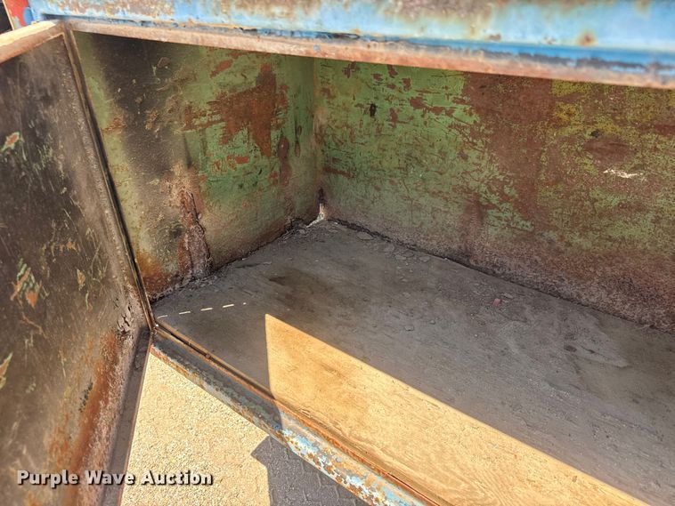 image for item NJ9265 1992 Ford Aeromax L9000 pulling truck