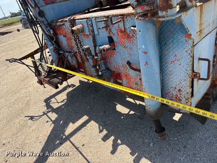 image for item NJ9265 1992 Ford Aeromax L9000 pulling truck