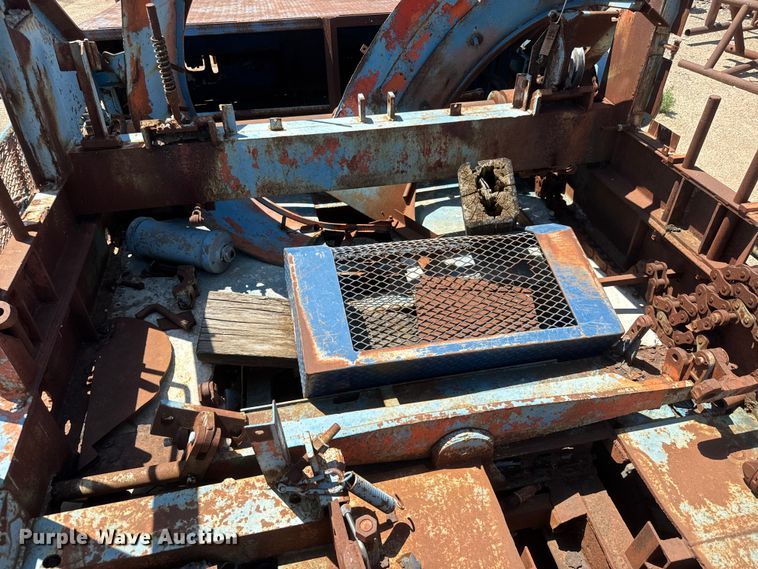 image for item NJ9265 1992 Ford Aeromax L9000 pulling truck