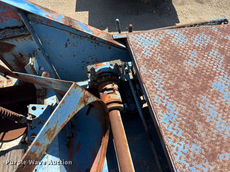 image for item NJ9265 1992 Ford Aeromax L9000 pulling truck